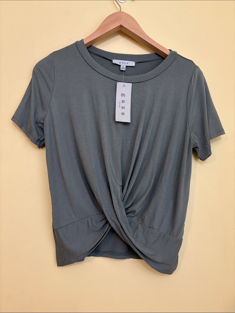 Gaze | NWT Twist Front Short Sleeve Olive Green Short Sleeve Tee Top Shirt M